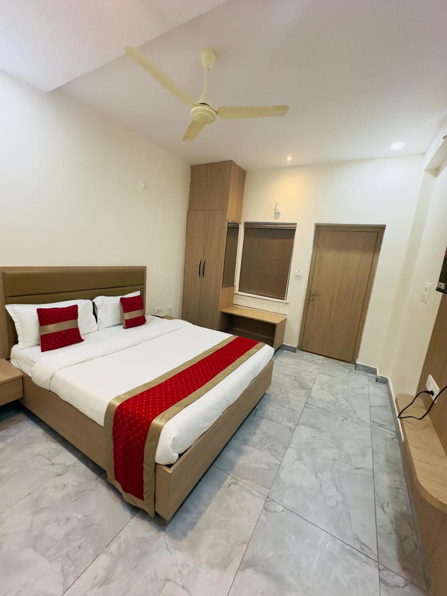 Hotel Raga Karimnagar Zimmer foto