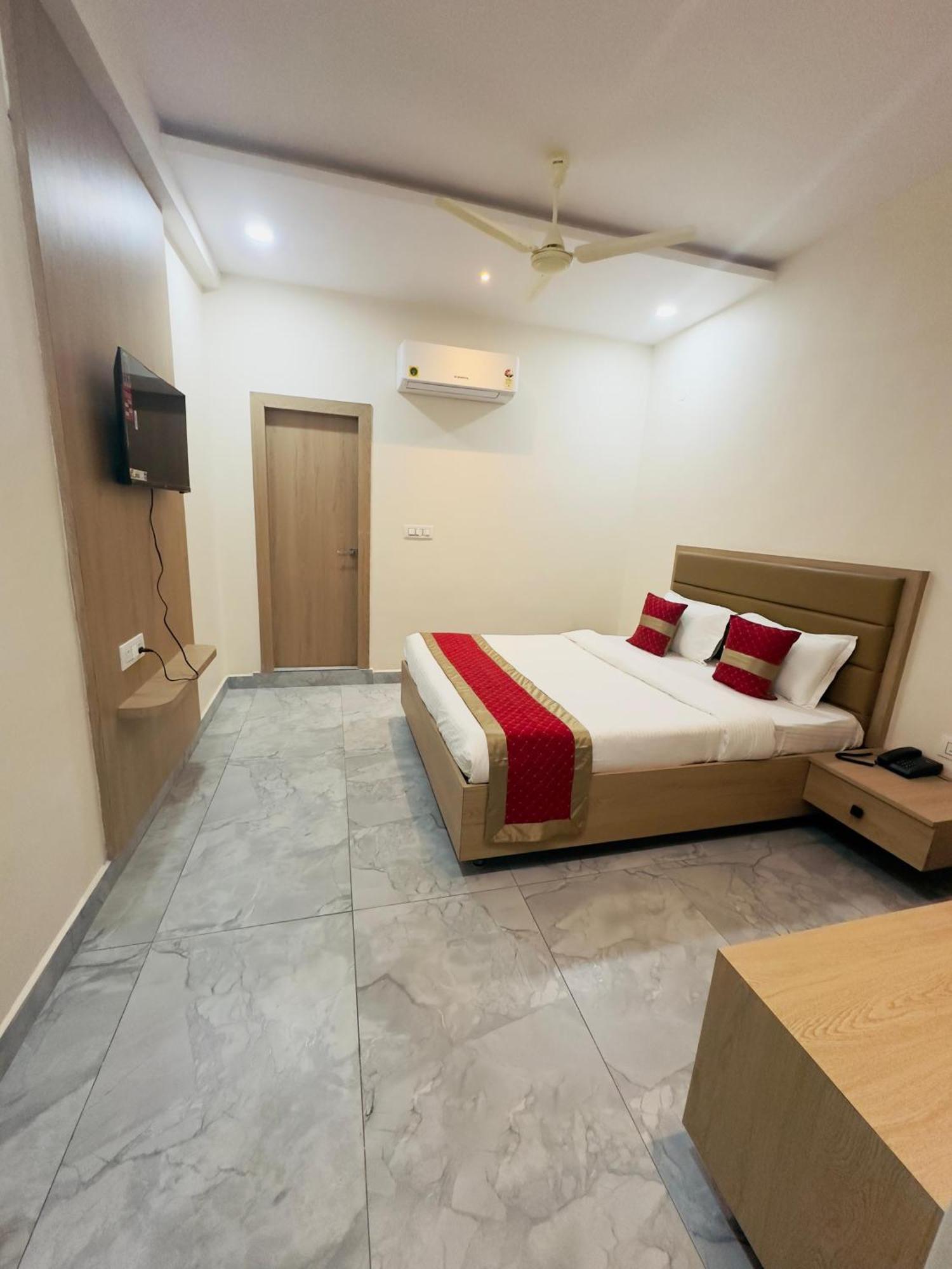 Hotel Raga Karimnagar Zimmer foto
