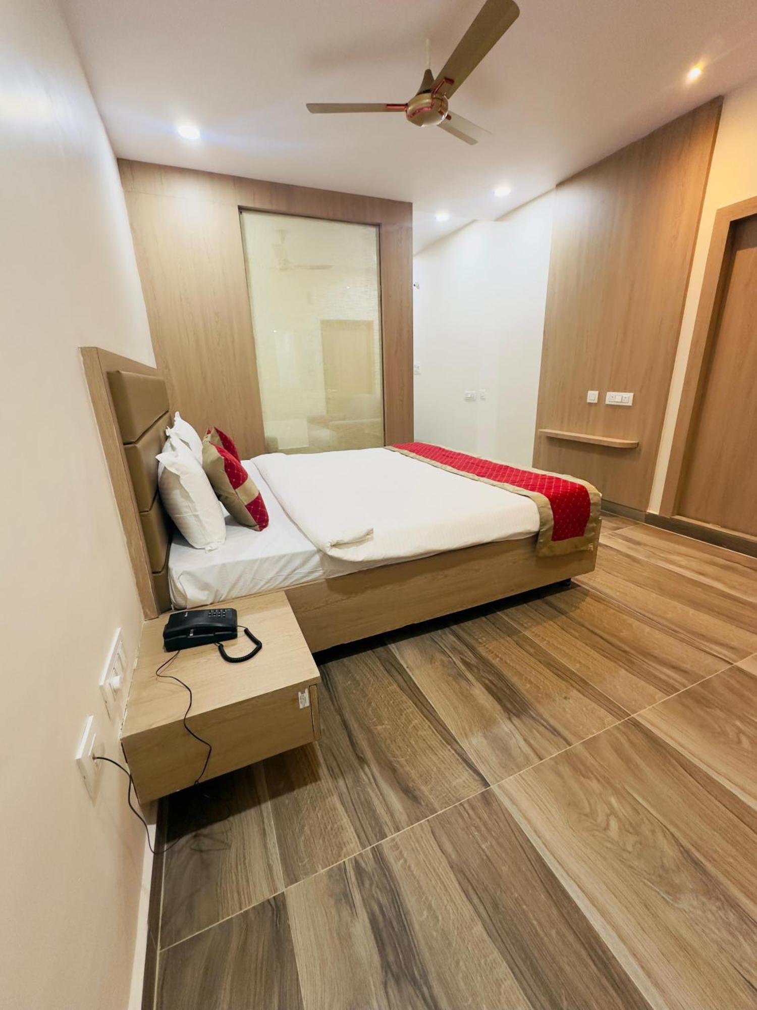 Hotel Raga Karimnagar Zimmer foto